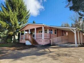 Building Photo - Newly Renovated Pet Friendly 3 Bed / 2 Bat...