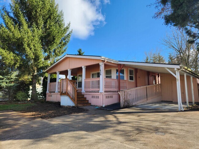 Primary Photo - Newly Renovated Pet Friendly 3 Bed / 2 Bat...