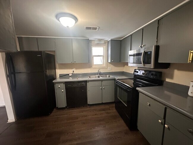 Building Photo - 3bed/2.5bath