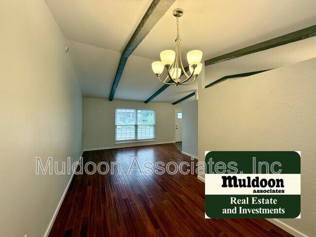 Building Photo - 2930 Cortina Dr