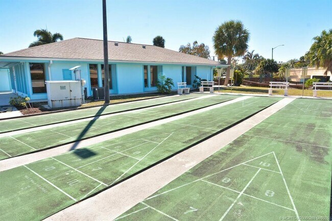 Building Photo - 1550 NE 13th Terrace