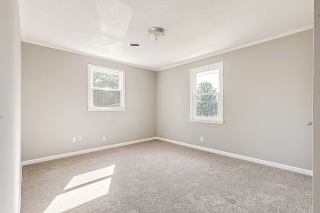 Building Photo - 1311 Mini Ct N