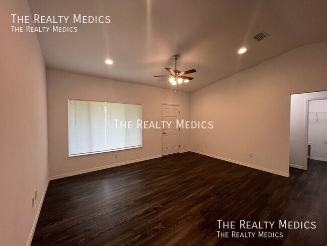 Building Photo - 10 Malauka Loop Pl
