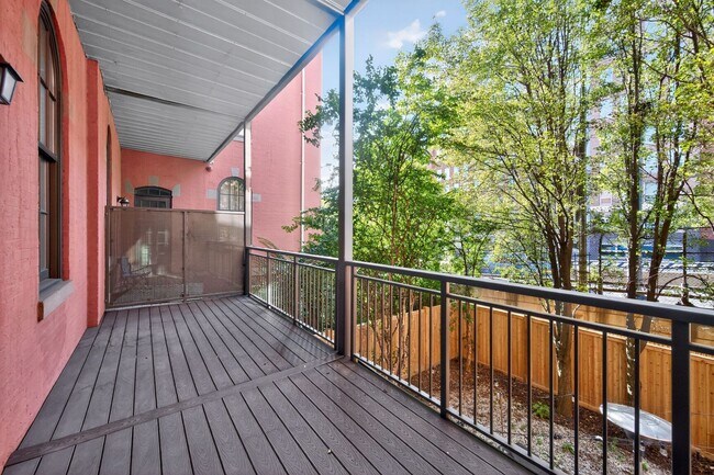 Building Photo - Available Now! High End 2 Bed 2 Bath in Luxury Building with Pool, Gym, Parking