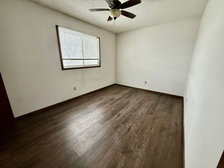 Building Photo - 906 Cedar River Dr