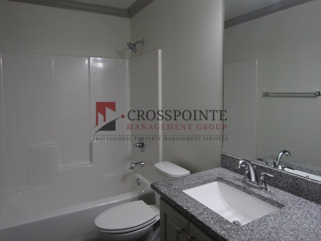 Building Photo - Beautiful 3 Bedroom 2 Bathroom Townhouse in South Tyler! 1/2 OFF FIRST FULL MONTH