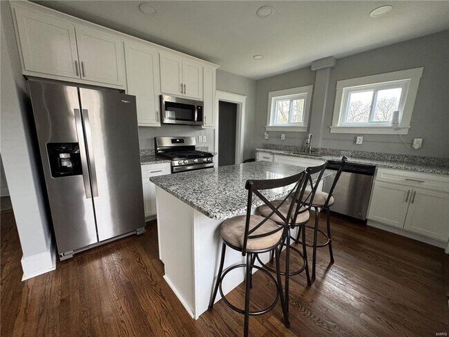 Building Photo - 729 Luckystone Ave