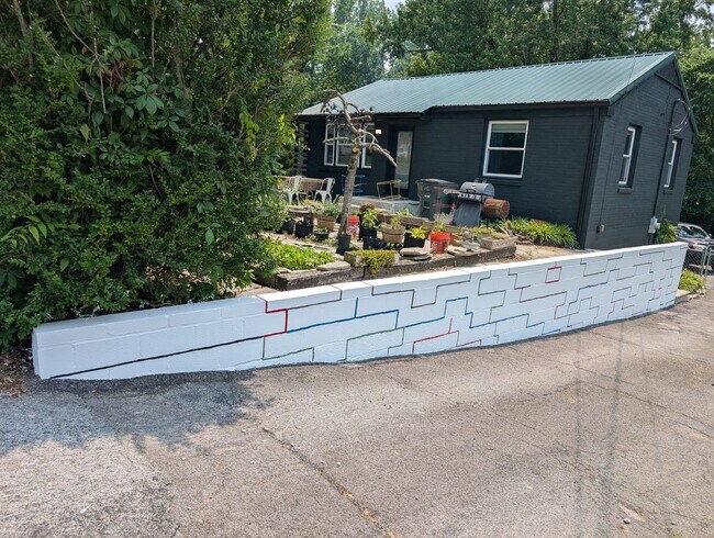 Building Photo - Charming 2BR with Walk-Out Basement, Fenced Yard & Flexible Murphy-Bed Office