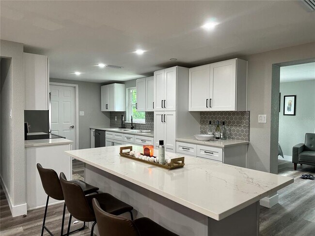 Building Photo - 12922 Post Rd