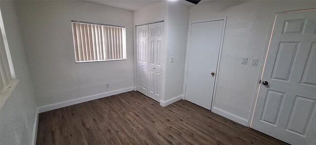 Building Photo - 1150 NW 23rd Ave