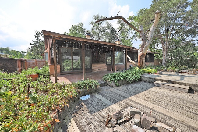 Building Photo - 661 Sycamore Dr