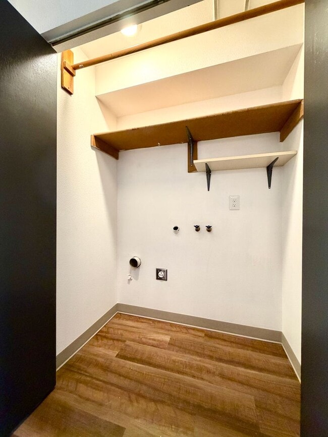 Building Photo - **FREE FIRST MONTH'S RENT** Updated Townhouse in the Heart of Garden Home~ New LVP Flooring~ Wash...