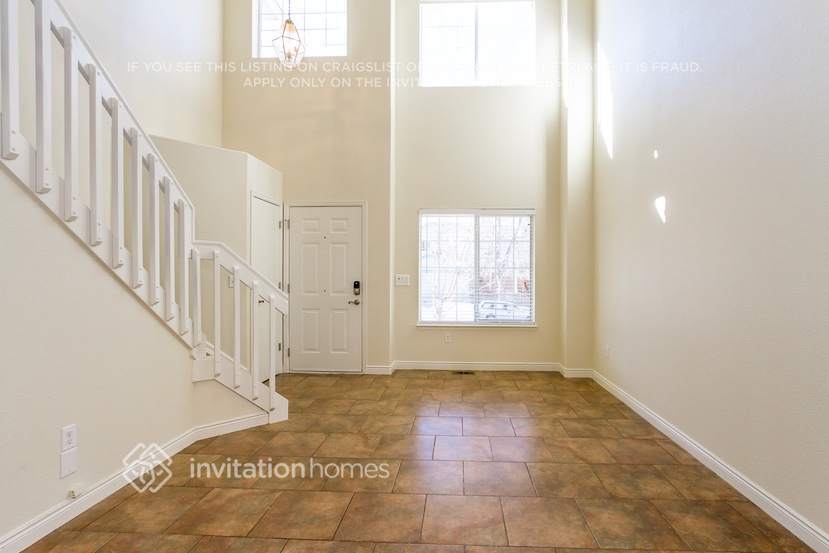 Building Photo - 4992 N Silverlace Dr