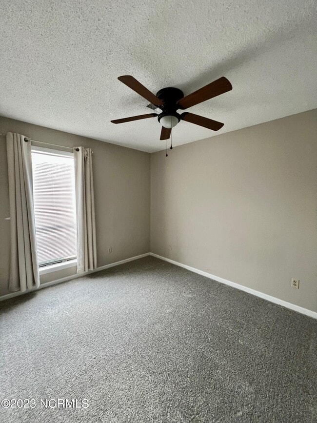 Building Photo - 16 Upton Ct Dr