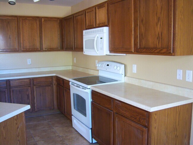 Building Photo - COMING SOON!! 4 BED 3 BATH, 2 CAR GARAGE IN SAN TAN VALLEY