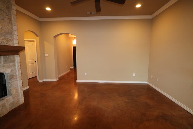 Building Photo - 4  Bedroom Single Famly Home -  Available ...