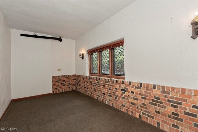 Building Photo - 7020 S Woodland Rd