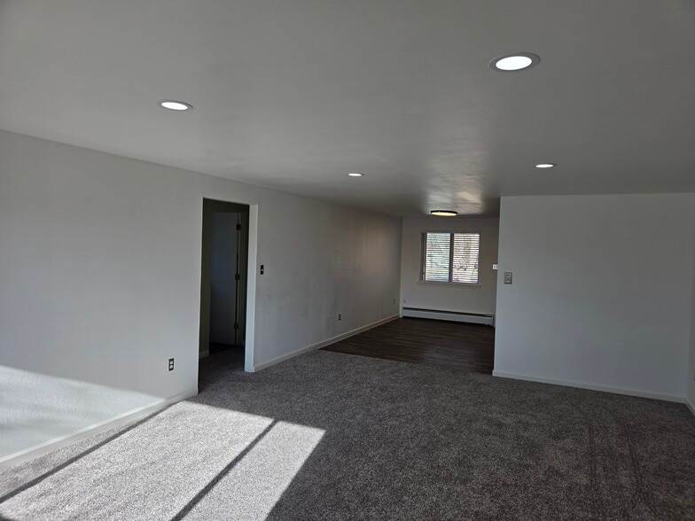 Building Photo - 1547 Hot Springs Ave