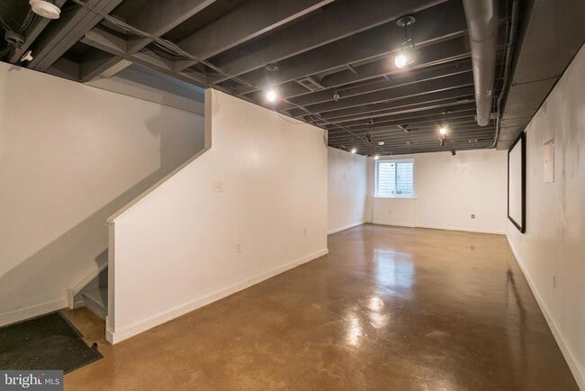 Building Photo - 2027 E Huntingdon St