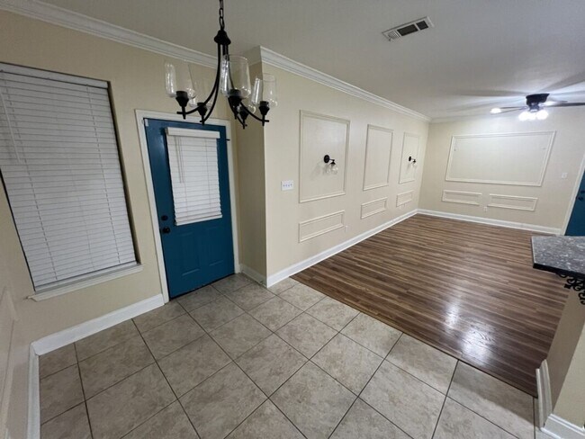 Building Photo - Must See! 2 BR 2 BA condominium located in coveted Juban Courts