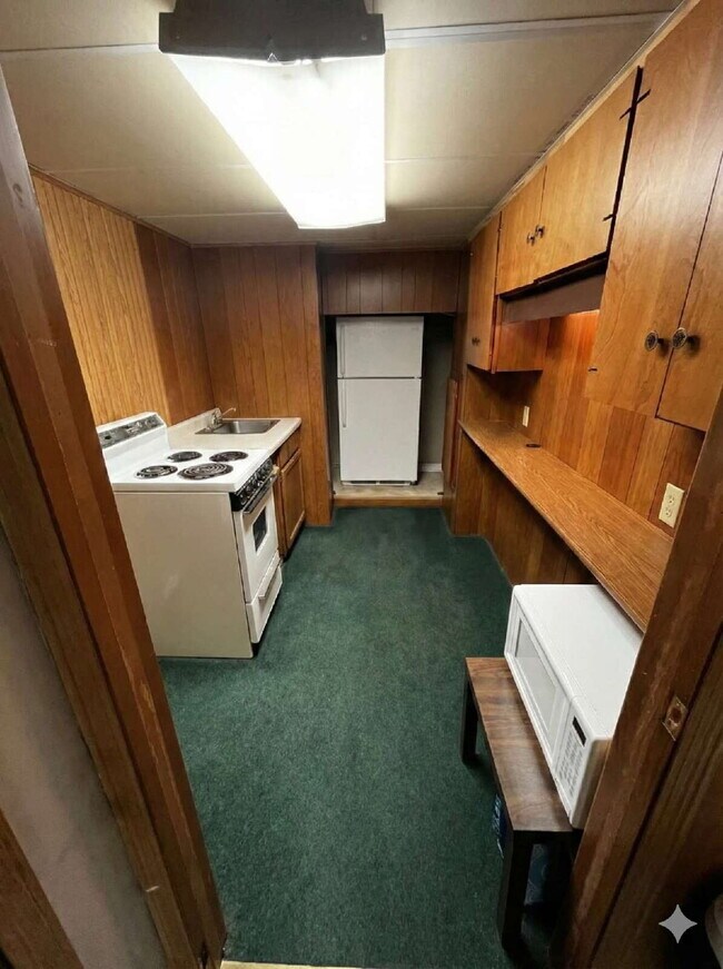 Building Photo - 1 bedroom near UWEC Available June 1st!