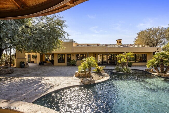 Building Photo - 9222 E Rimrock Dr