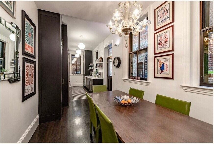 Building Photo - 22 Joy St