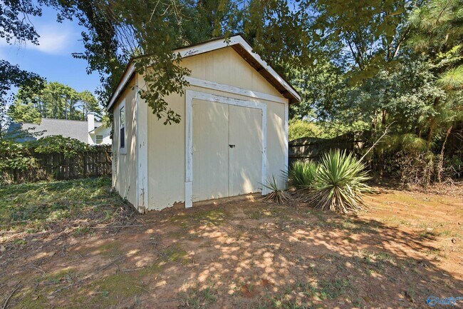 Building Photo - 146 Leathertree Ln