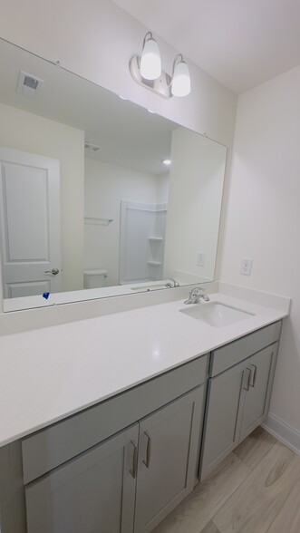 Building Photo - 21 Lavender Ln