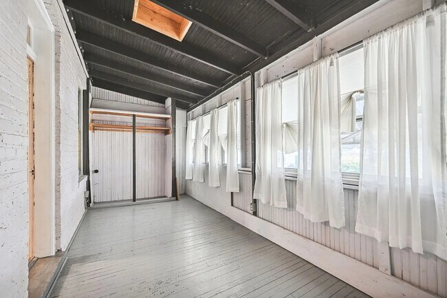 Building Photo - 310 Taylor St NW