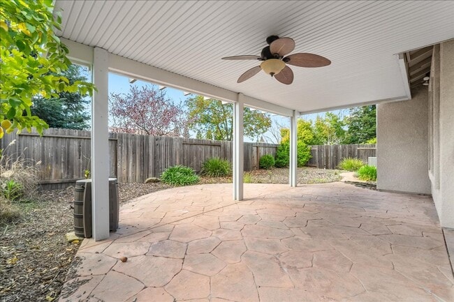 Building Photo - 1073 Huntly Dr