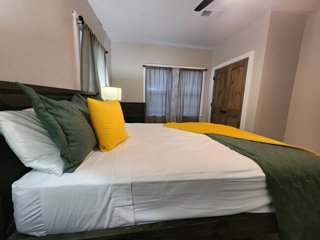 Building Photo - Honey Hive