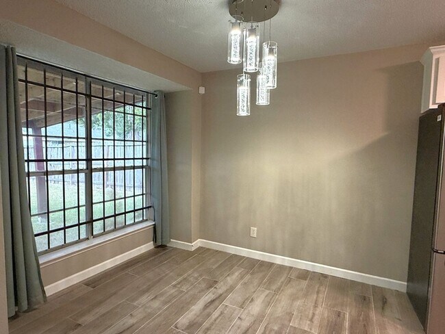 Building Photo - 15934 Blueridge Rd