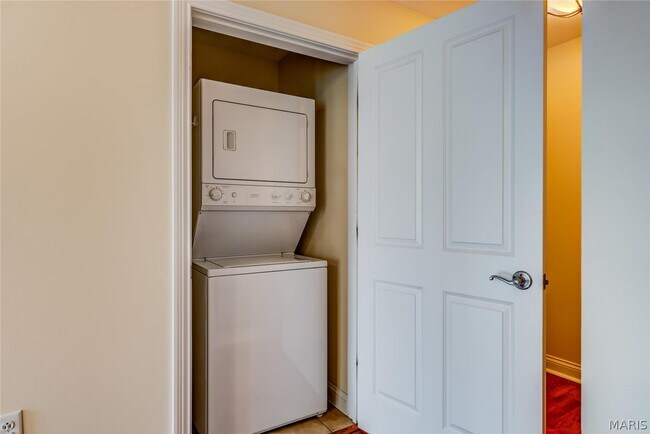 Building Photo - 4909 Laclede Ave