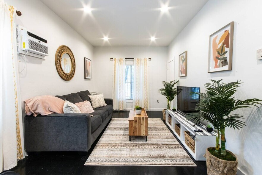 Building Photo - 1806 Washington Way