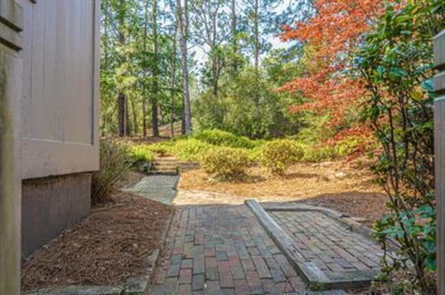 Building Photo - 19 Shenecossett Ln