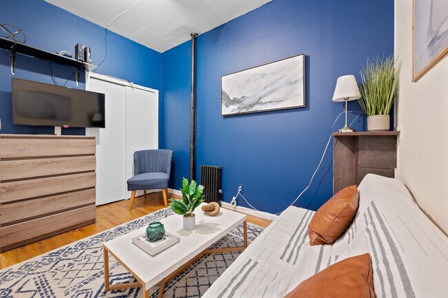 Primary Photo - 690 9th Ave