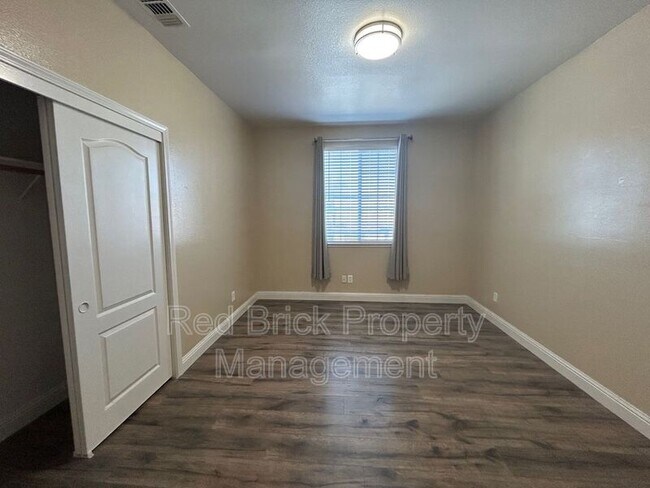 Building Photo - 1522 Fieldcrest Ct