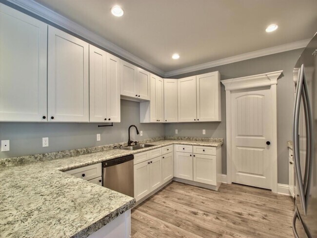 Building Photo - 114 Carousel Cir