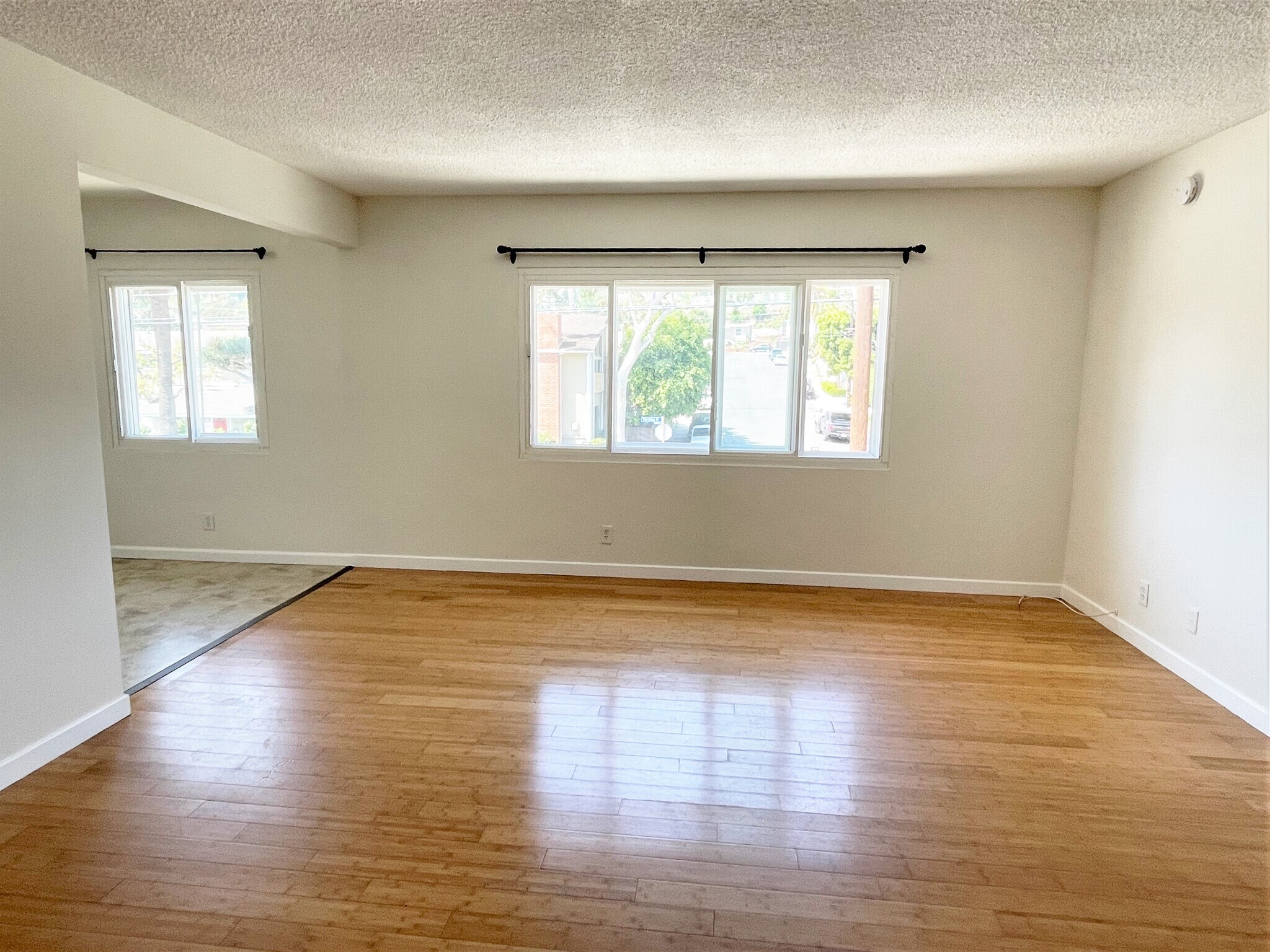 Living rm - 8302 Pershing Dr