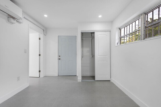 Building Photo - 321 NW 21st Ave