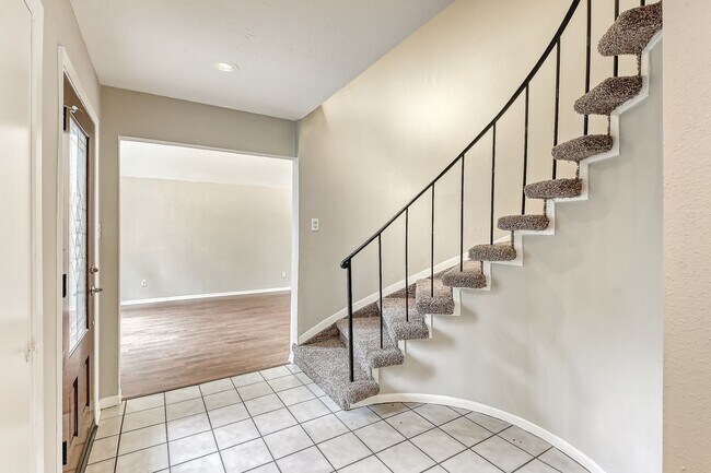 Building Photo - Great house in great neighborhood