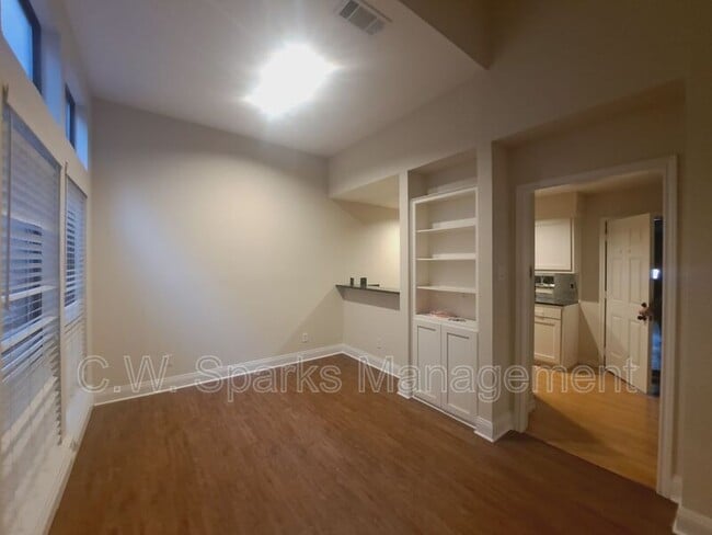 Building Photo - 3025 Westforest Dr