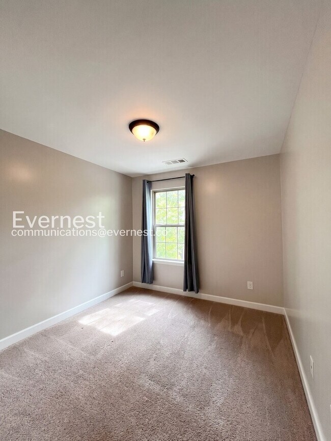 Building Photo - 1828 Wild Oaks Ct