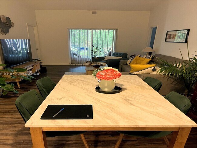 Building Photo - 3211 Sabal Palm Manor