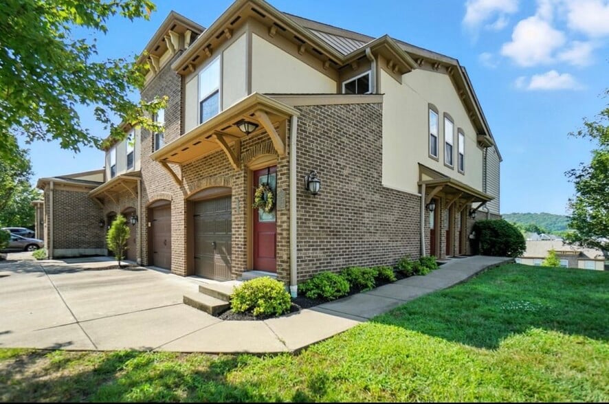 Building Photo - 2349 Rolling Hills Dr