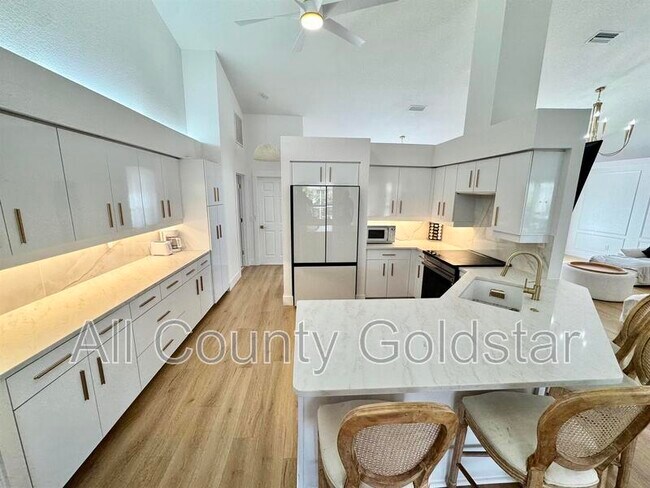 Building Photo - 5028 Greenway Ct