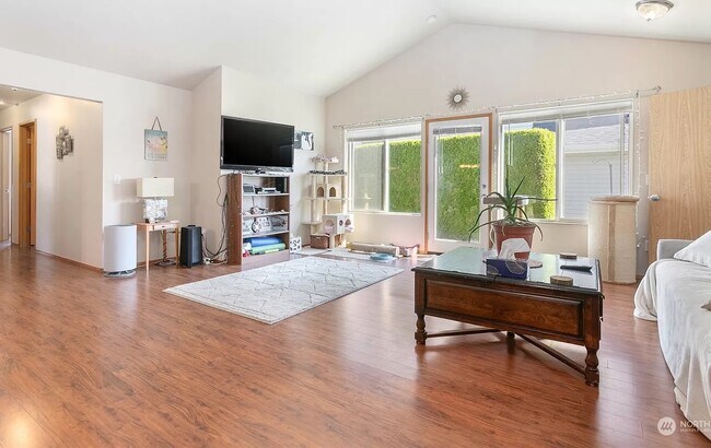 Building Photo - 2296 James Cir