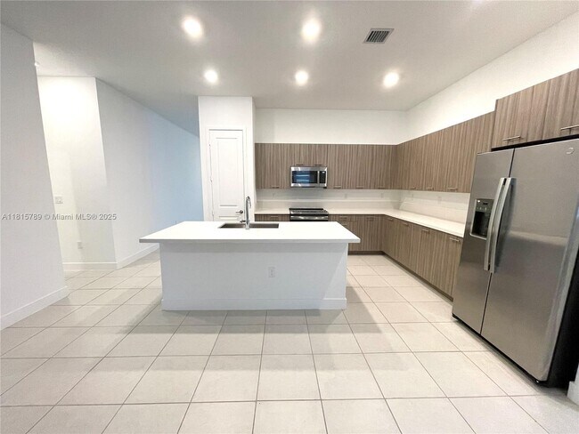 Building Photo - 4506 SW 174th Ave
