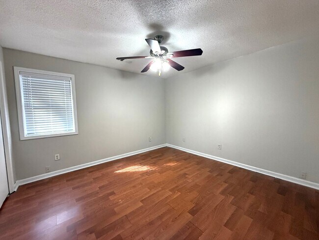 Building Photo - 4101 Hawthorne Cir